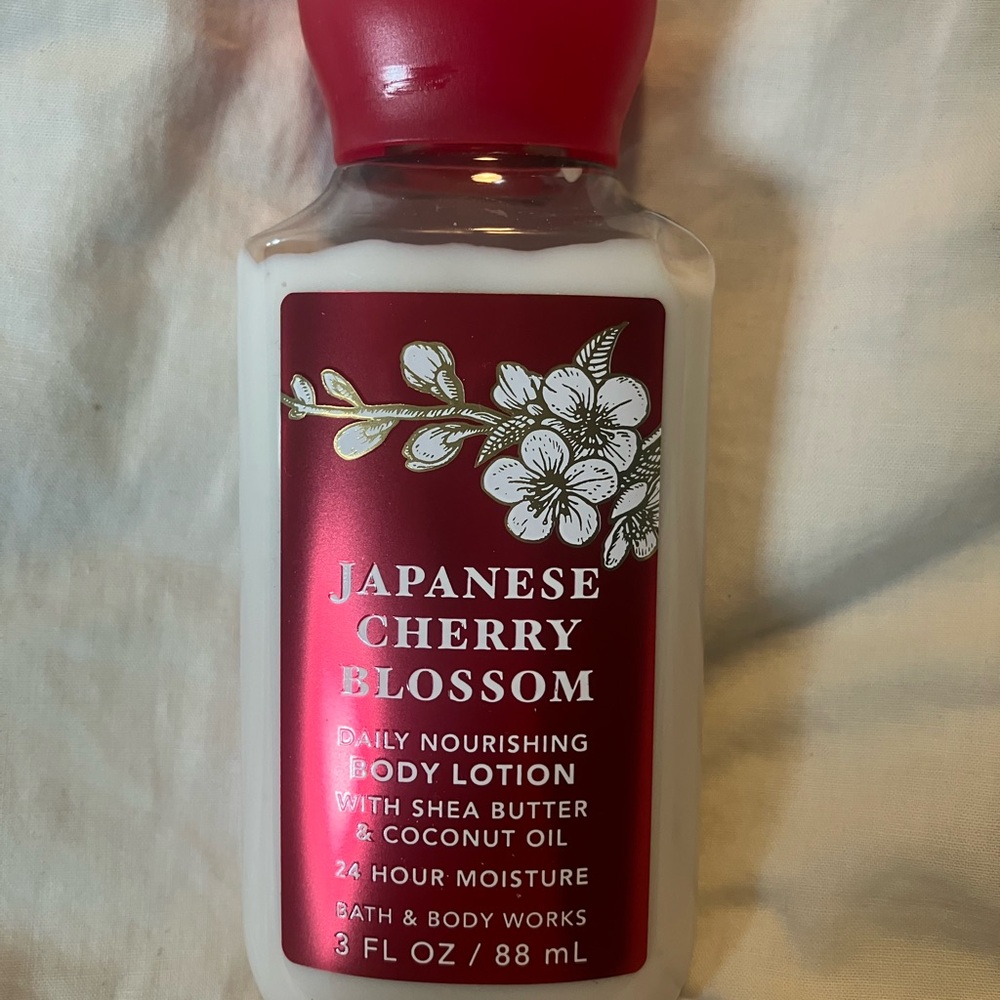 Bath & Body Works Japanese Cherry Blossom Body Lotion Travel Sized